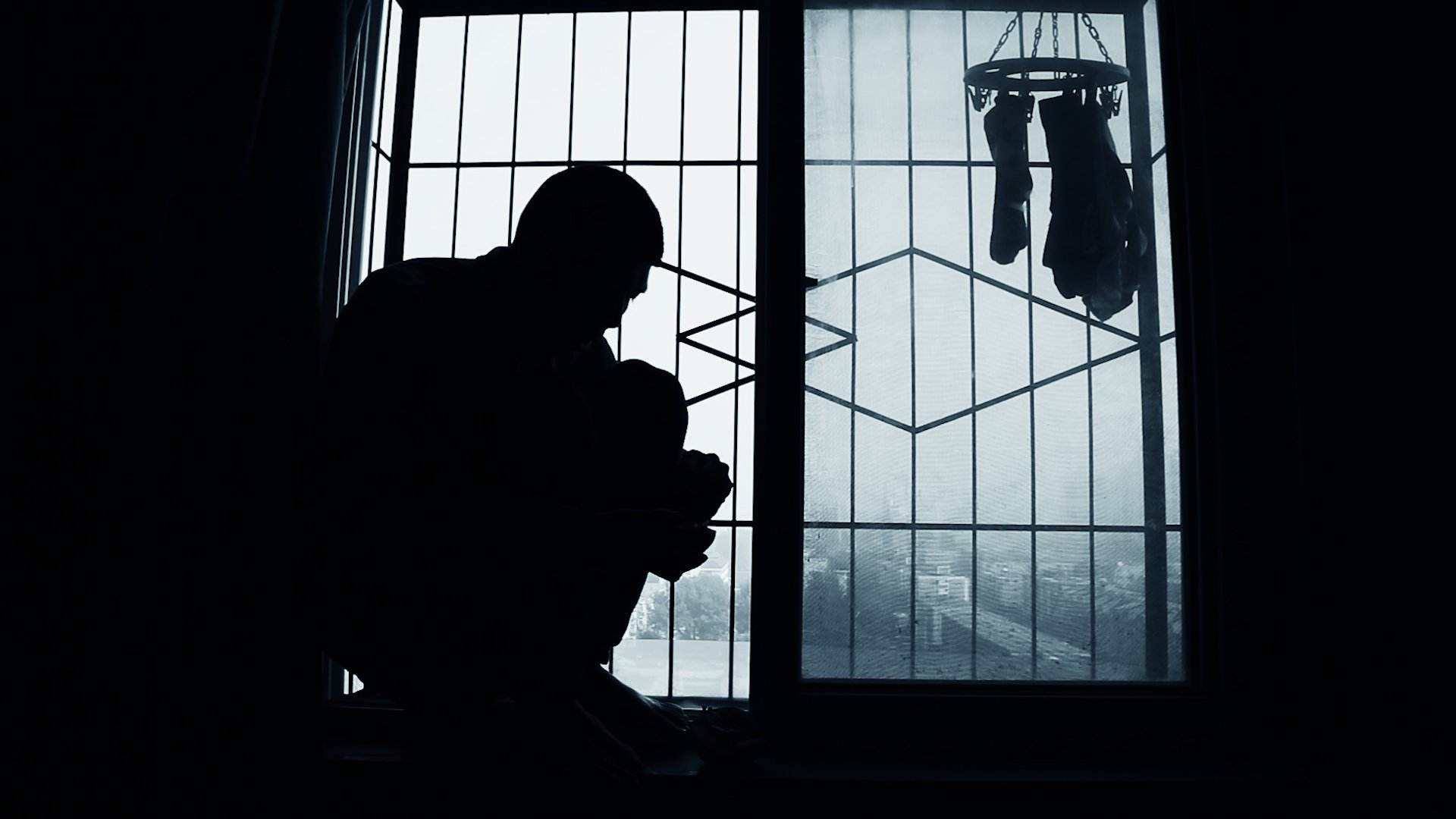 抑郁是一种使人心情低落,对日常生活造成负面影响的消极情绪