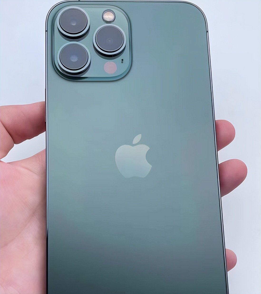 还要啥自行车？全新卡贴iPhone13ProMax只要5000块！比13还香