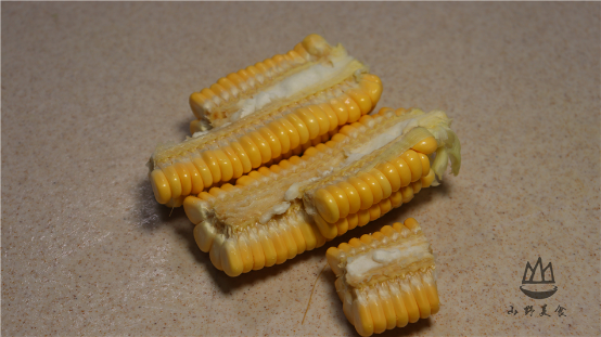 剥玉米原来这么简单，一把剪刀就搞定，1分钟一个，方法太实用了