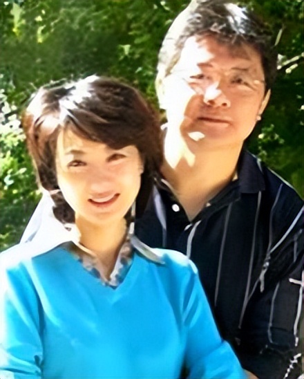 2010世界杯豪门盛宴主持人（成龙和张斌只不过犯了一个同样的错，为什么有天壤之别？）