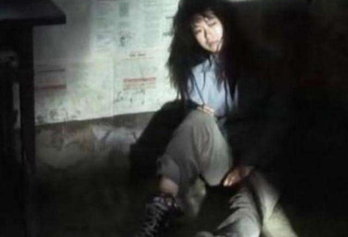 1995年，四川女大学生被120元卖给55岁老汉，2人跟牲口住了17年