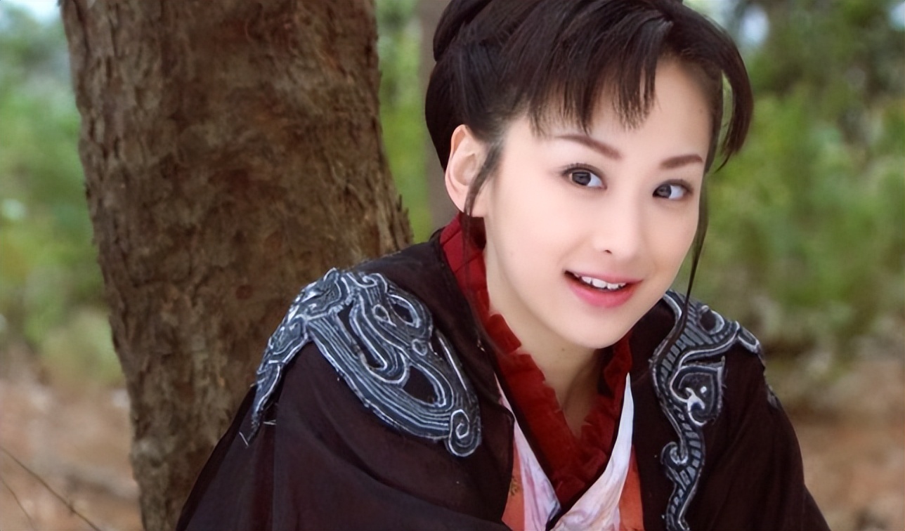 乘胜追击,在《新一剪梅》中饰演了由天真少女到最后精神失常的苏雯音