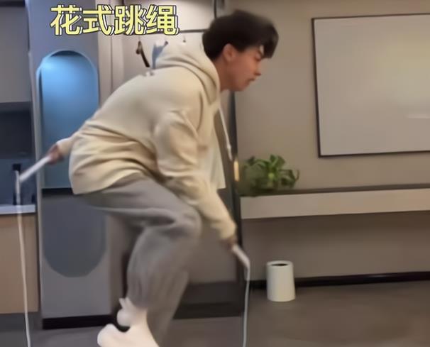 川传艺考火了，考生才艺展示“各显神通”，跳花绳堪称绝绝子