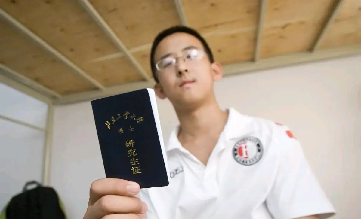 我家孩子14岁,上初二成绩中下等,可以留级吗?看看这篇文章吧