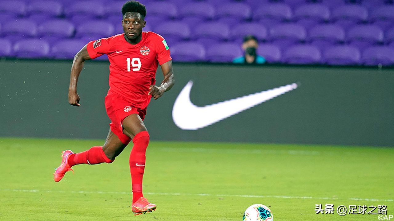 足球怎么踢得远且快（这三个错误使你跑得更慢）-趣拿体育