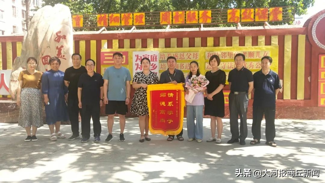 商丘市回民中学：老师手写书签送学子(图3)