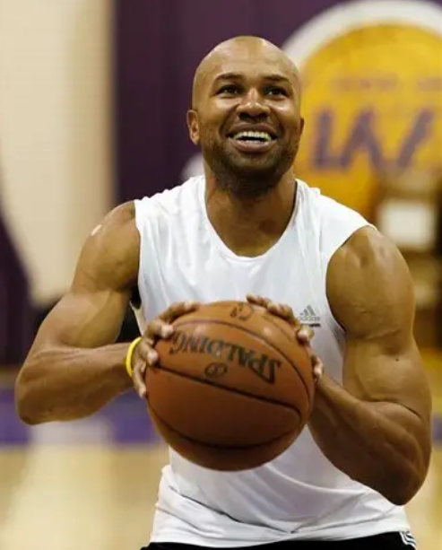 nba费舍尔在哪些球队（费舍尔打了8次总决赛，他表现如何？02年暴走，04年卧底）