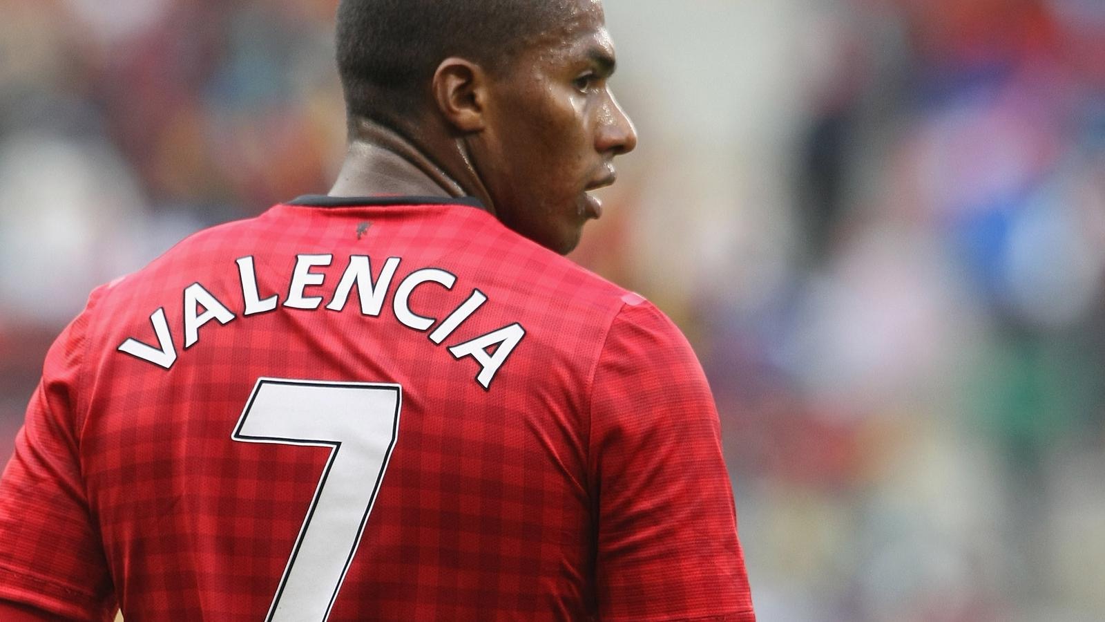 7号足球明星图片(号码传奇(第一期) | 盘点英超历史曼联伟大的7号)