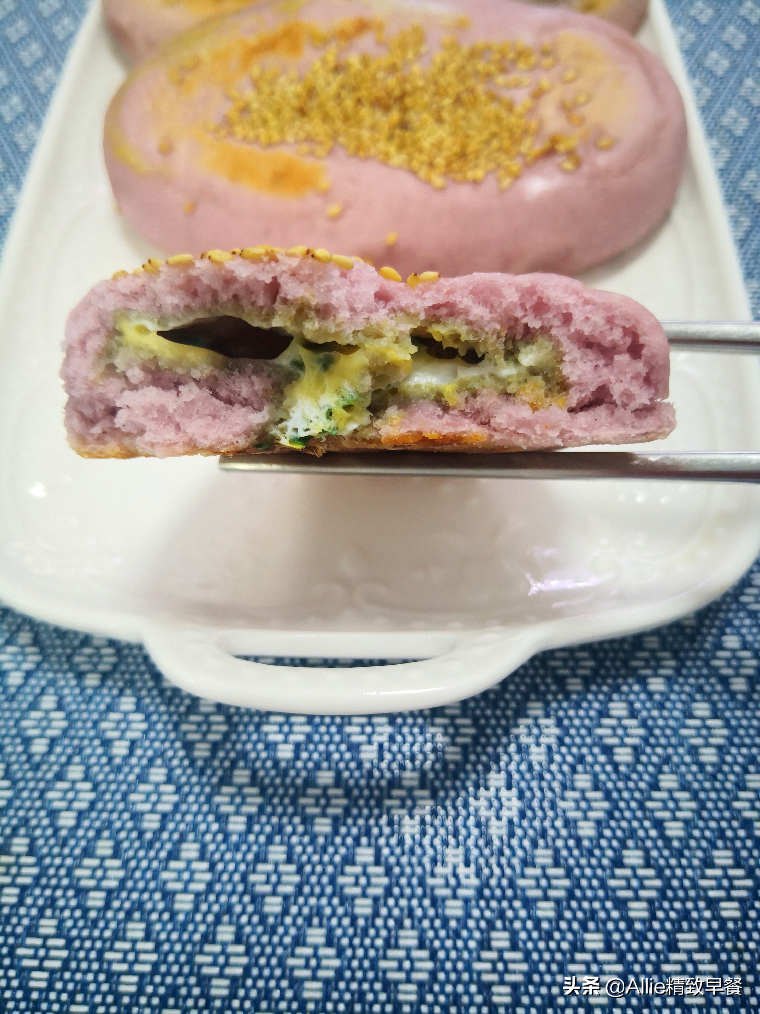 早餐摊卖的鸡蛋灌饼(鸡蛋灌饼早餐店)