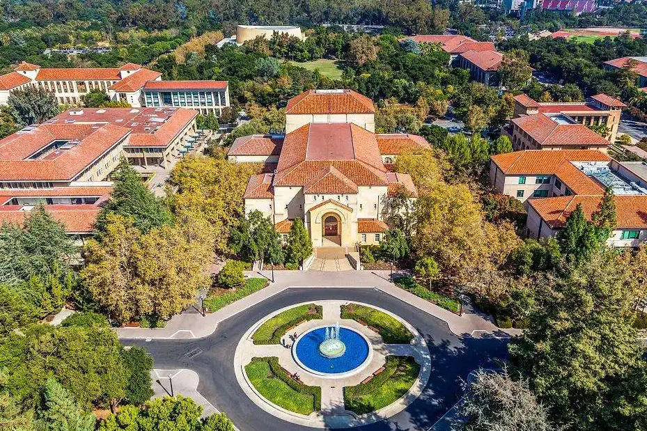 谷爱凌就读的斯坦福大学，到底有多贵？家里要没矿，根本读不起书