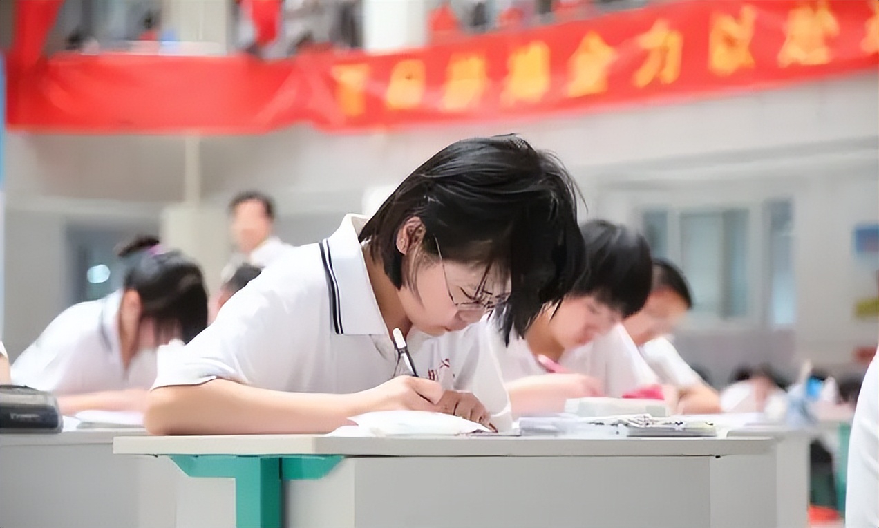 国内大学共分“8个档次”，4档以下就业有难度，你排在哪一档？