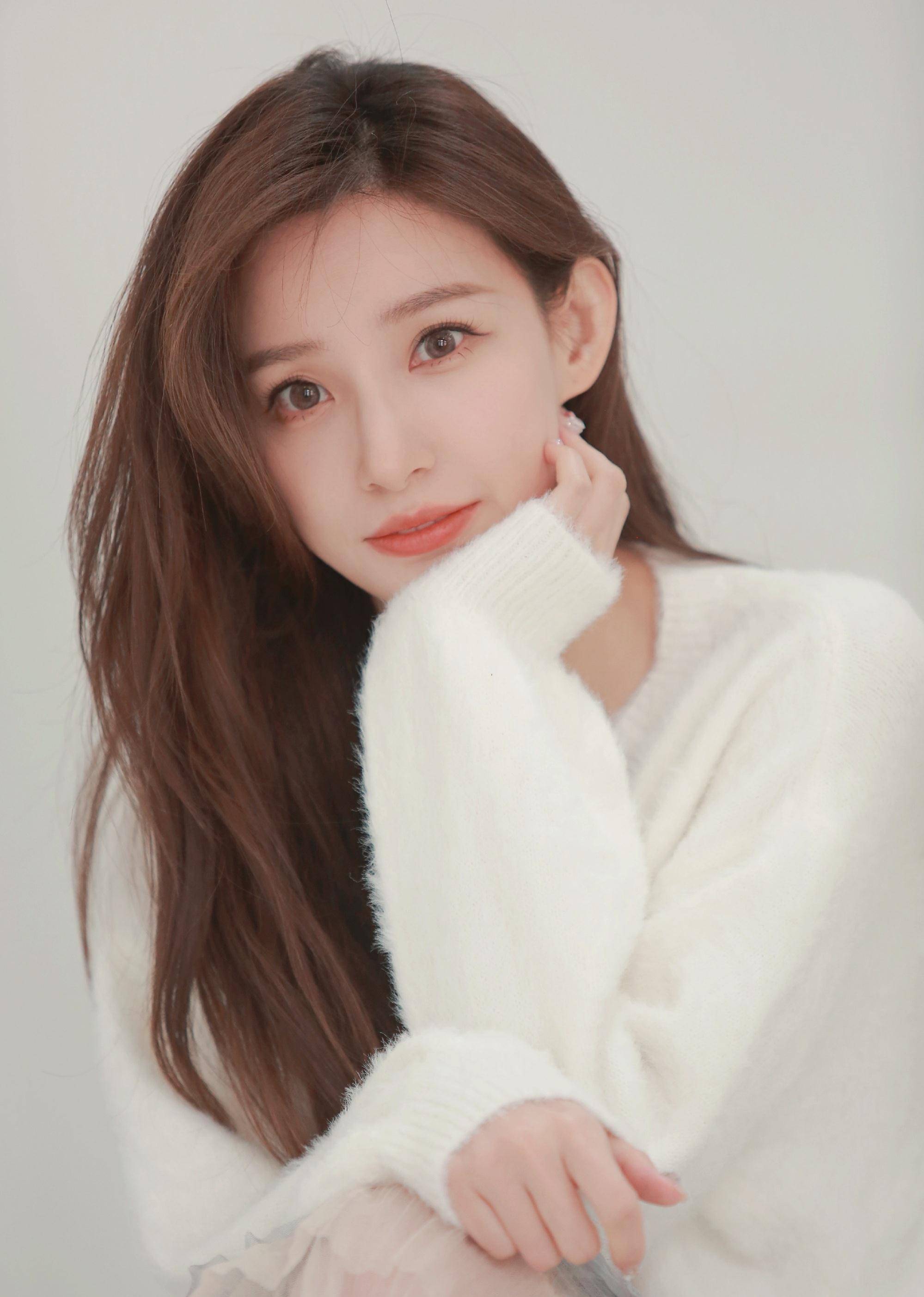 将主持春晚的两名90后美女来自何方?