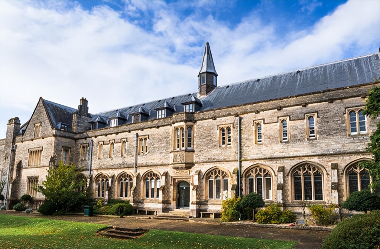 英国奇切斯特大学mba课程特色