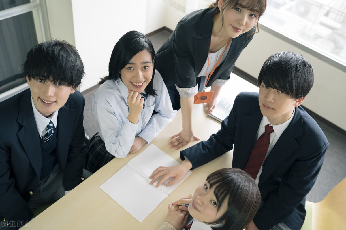 大学英语跨文化交际教程（牛津高中英语教材中跨文化交际因素的分析）