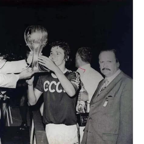世青赛金球得主(苏联别索诺夫一战成名——1977世界U20青年锦标赛金银铜球奖)