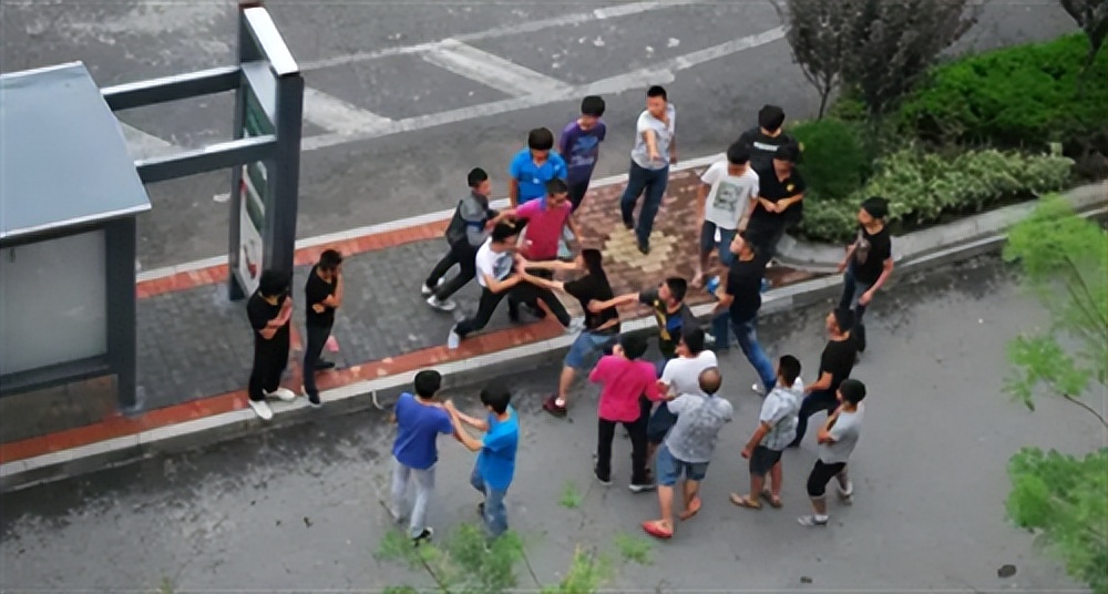 双方多人打架均按照寻衅滋事罪(以案释法:什么情况下构成聚众斗殴罪?)