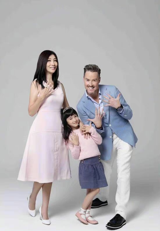 黄嘉千夏克立离婚