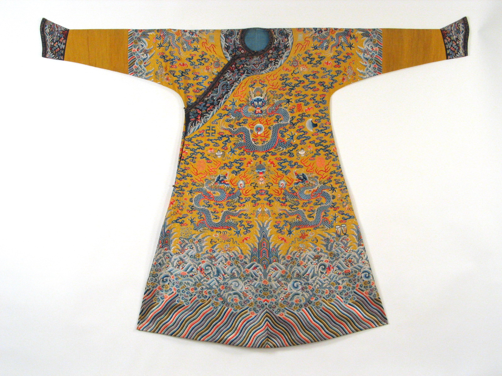 内蒙古博物院:先秦时期的印钞机长啥样?谁把动物园顶脑袋上