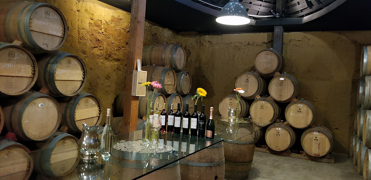 用废弃渔船建成震撼酒庄Vena Cava