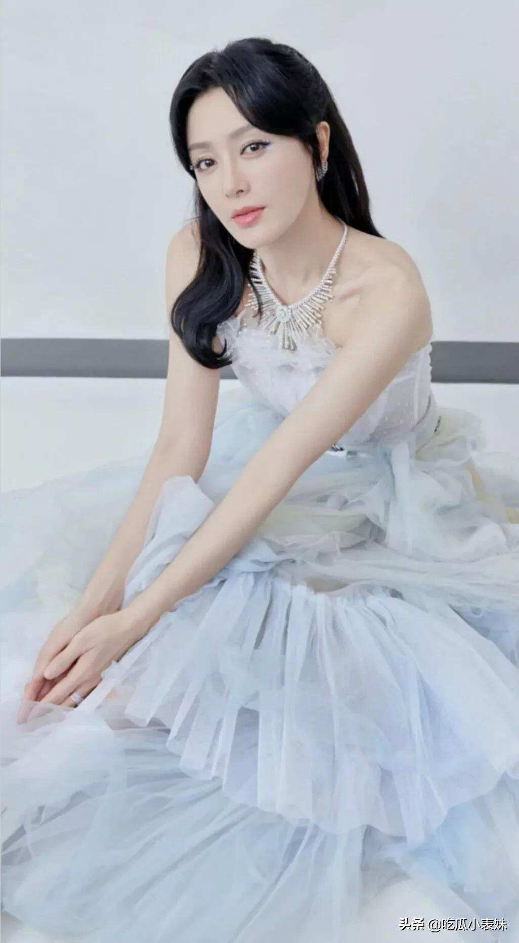 秦岚，美艳绝伦，网友：我的女神