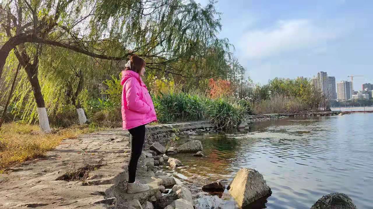 迪拜90后空姐嫁给湖北穷小伙，不要房车彩礼，直言能当中国人就好