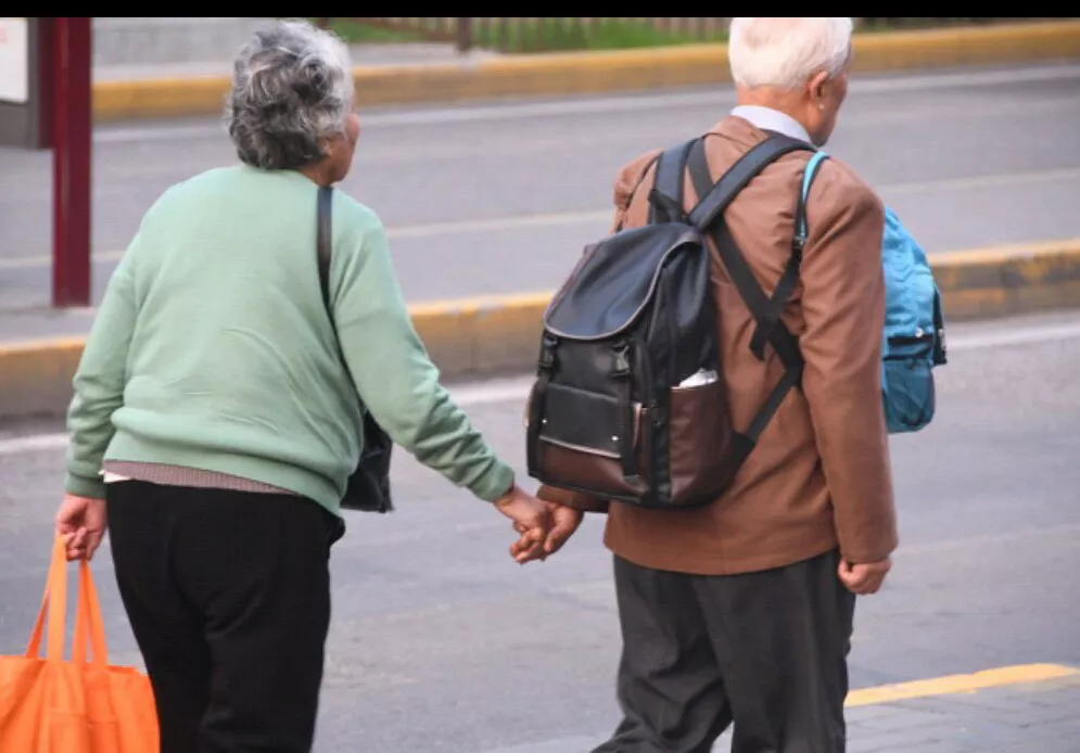 你觉得他们能走多久（72岁老人对97岁半瘫的父母哭诉：你们再不走，哪天我没了可咋办啊）