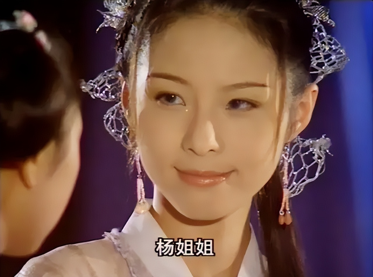 苏有朋版本的"黄衫女子",是由胡小冉扮演的,当时这位黄衫女子一现身