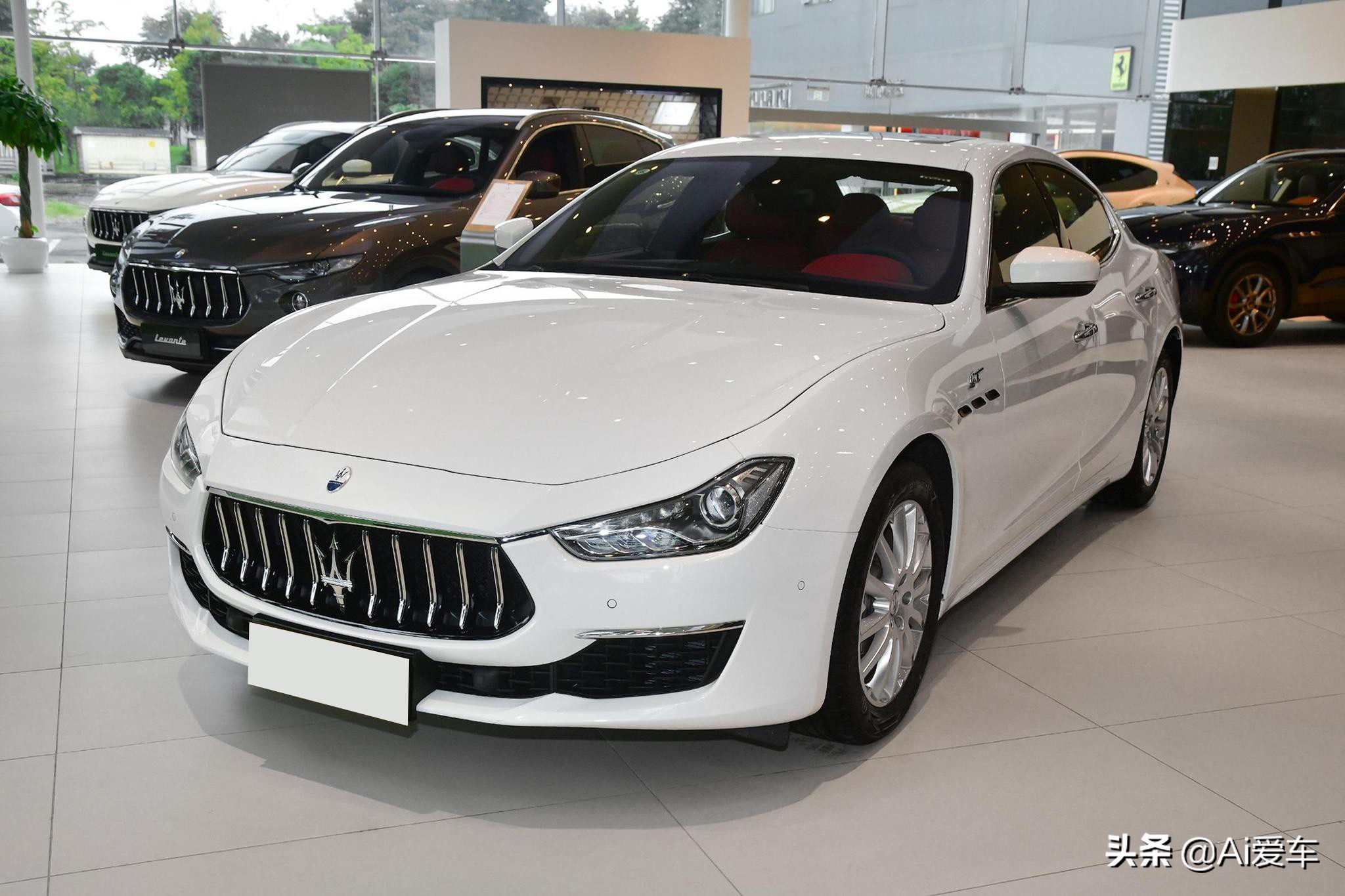 2.0T+330马力后驱，大尺寸超豪华进口大轿车，实拍玛莎拉蒂Ghibli