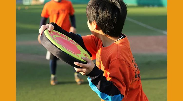 足球抢圈技巧视频(「快」到一起，马上开玩)