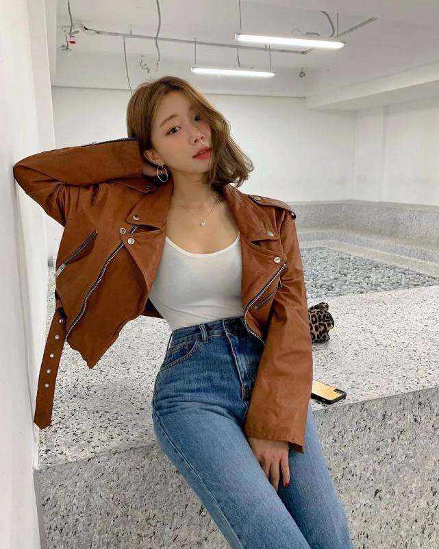 大胸女生怎么穿胸大女孩怎么穿