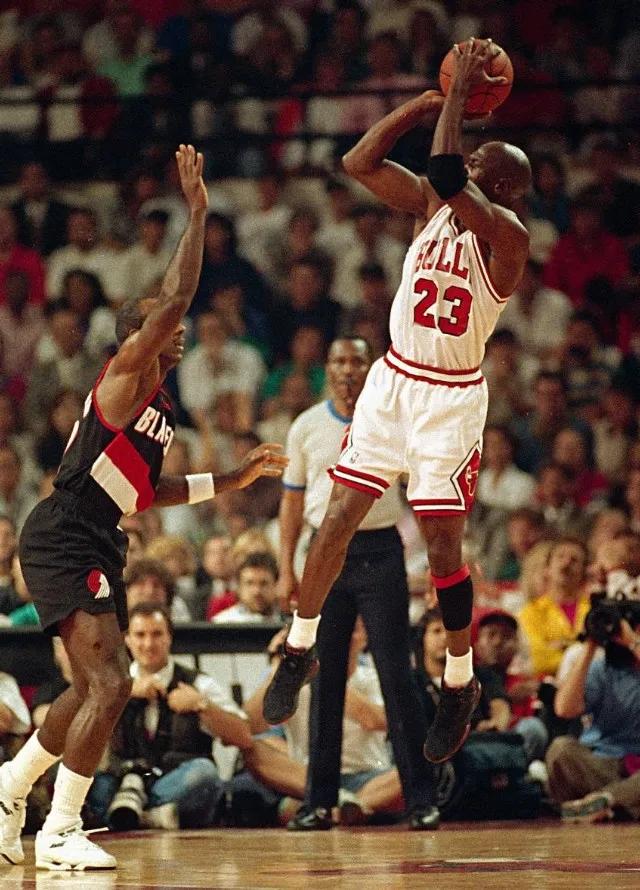 被称为NBA之神的是（五个故事告诉你，乔丹为什么会是篮球之神？）