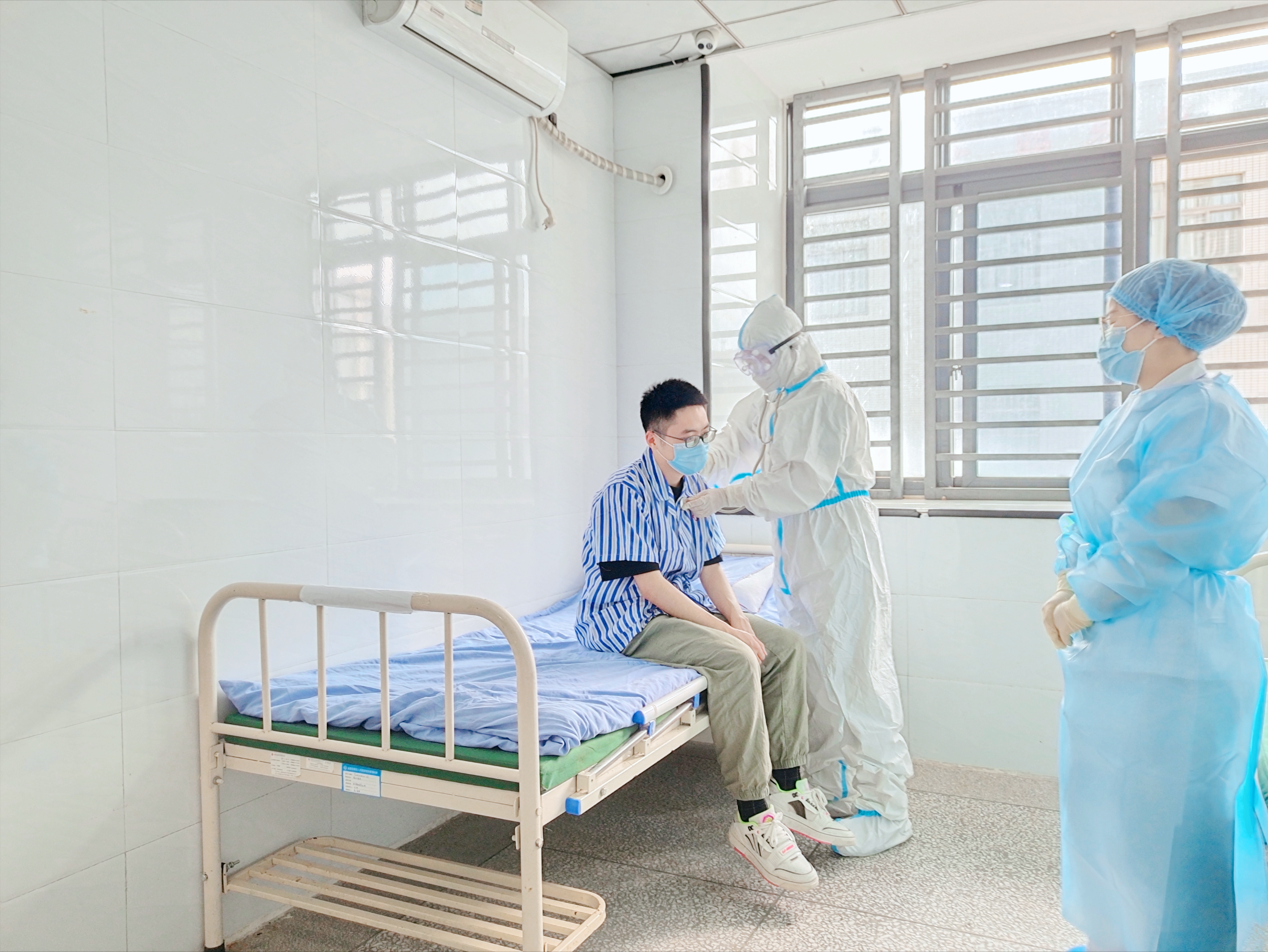 金堂县第四人民医院开展“发热患者应急处理”演练