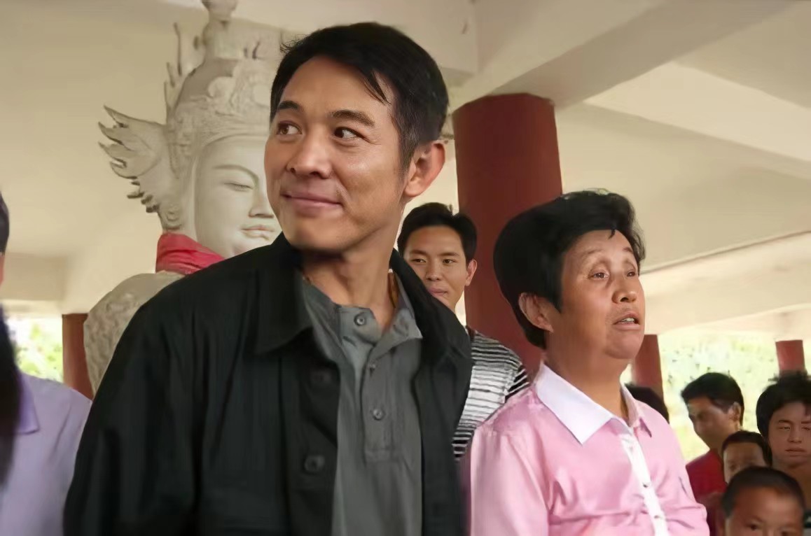 赵群学:她是贵州山村妇女,却成了李连杰干妈,曾因诈骗获刑两年