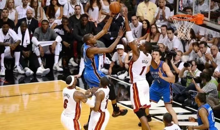 2012总决赛热火vs雷霆（12年总决赛雷霆对热火，詹皇场均28+10+7，其他五位球星表现如何）