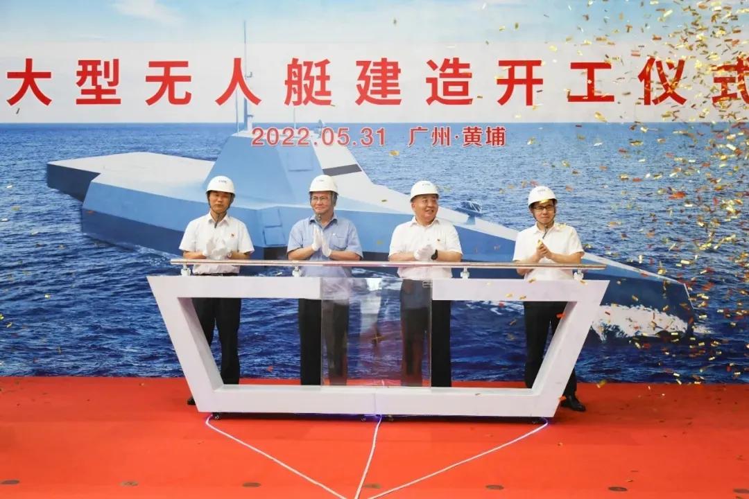 �ҹ���������ͧ�������죬��������ң������ʱ������ƴ��������