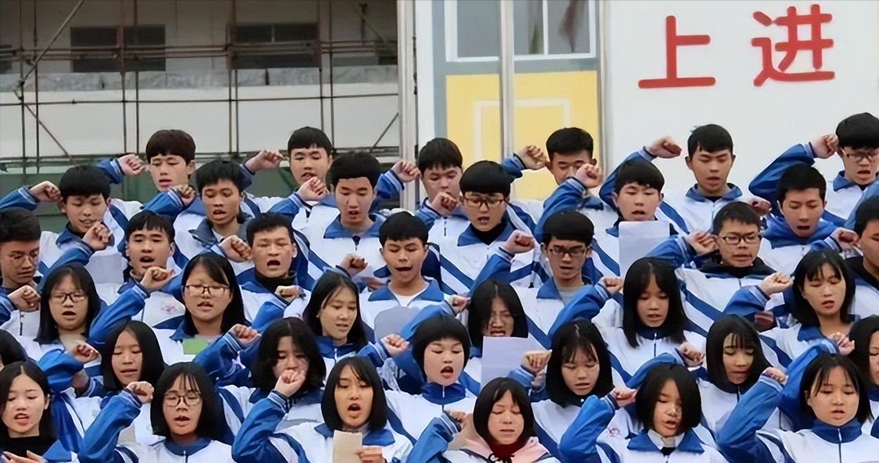 教育厅传来一个坏消息，2022高考迎来新规定，家长：没法上学了