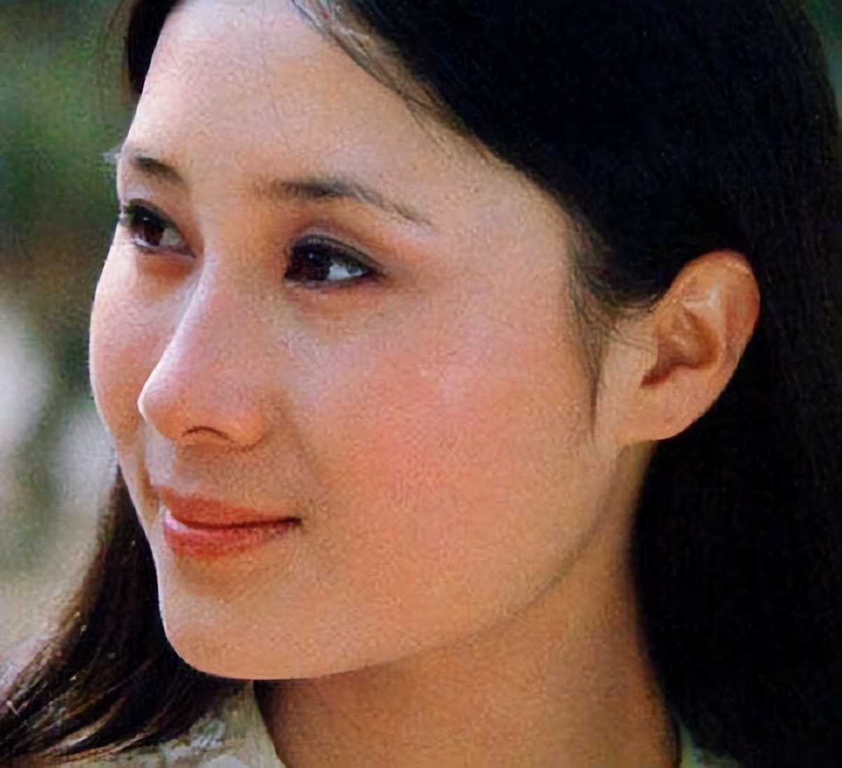 "牧羊女"丁岚:因《少林寺》走红,巅峰时远走他国,她后悔吗?