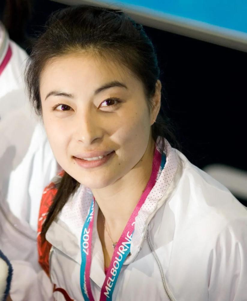 与巩俐出席顶级晚宴,"跳水皇后"郭晶晶打了多少香港贵妇的脸