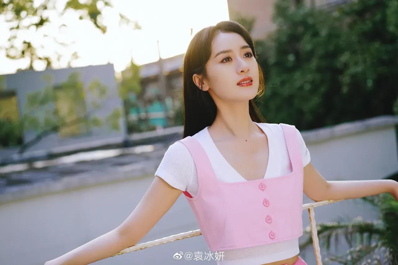 张天爱、杨幂杂志大片，清纯唯美，炫彩多姿