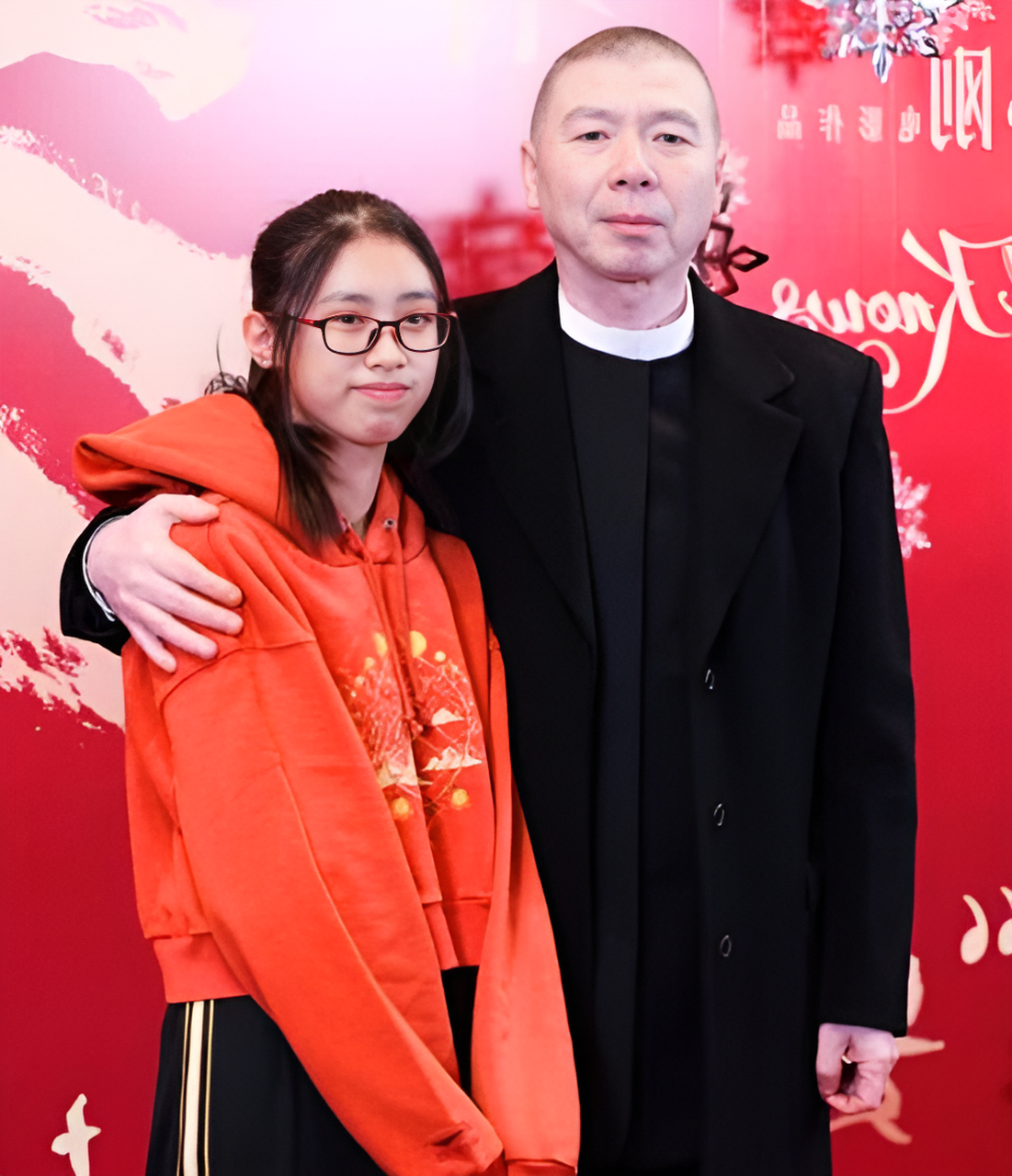 前妻女儿和领养女儿差距有多明显?同是冯小刚的孩子,却不同人生