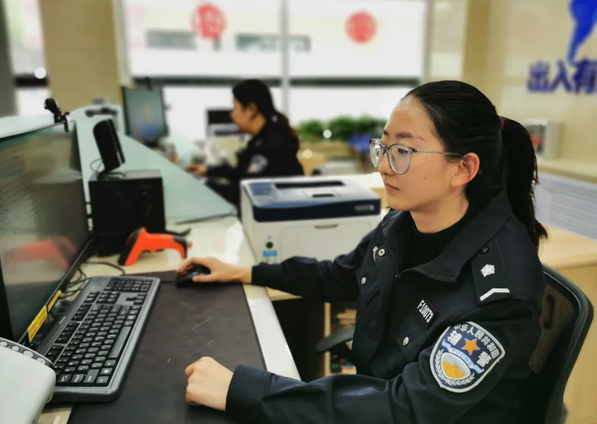 辅警的收入不高，为什么很受大学生的欢迎？有“隐藏优势”