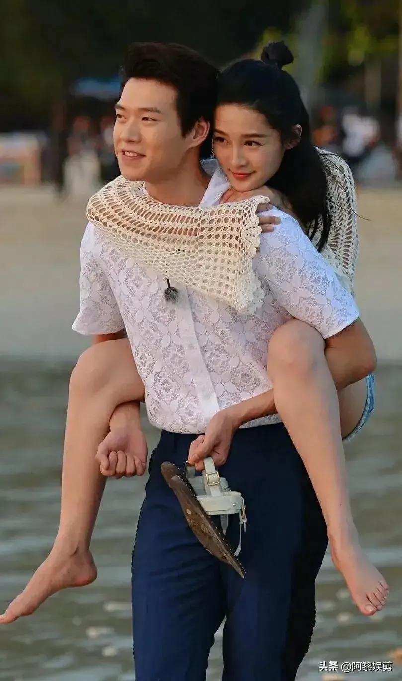 李沁海滩高清图