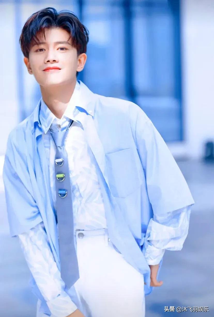 任嘉伦不仅古装造型好看，不曾想现代装也怎么帅气十足