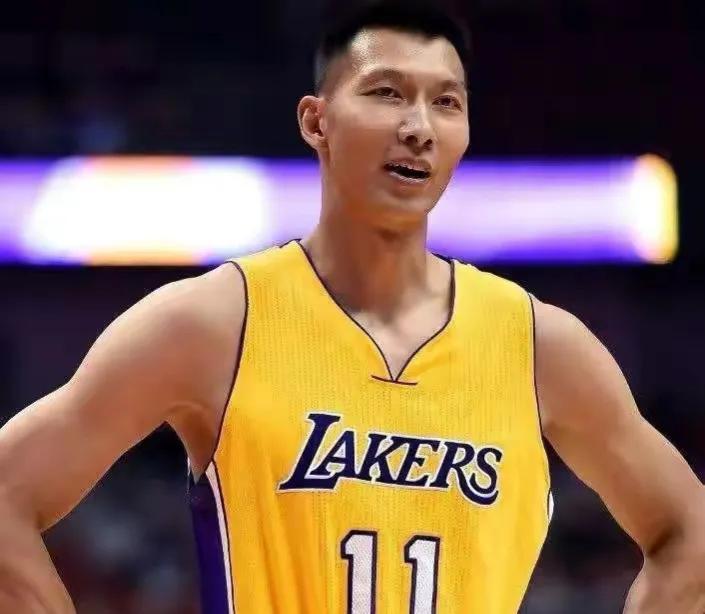 易建联进了nba哪些球队（CBA趣闻：易建联效力NBA五个赛季，CBA效力16个赛季一共赚了多少钱）