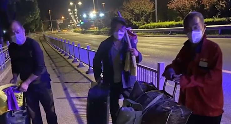 再也不见的上海，农民工为了离开，凌晨3点徒步6公里去火车站