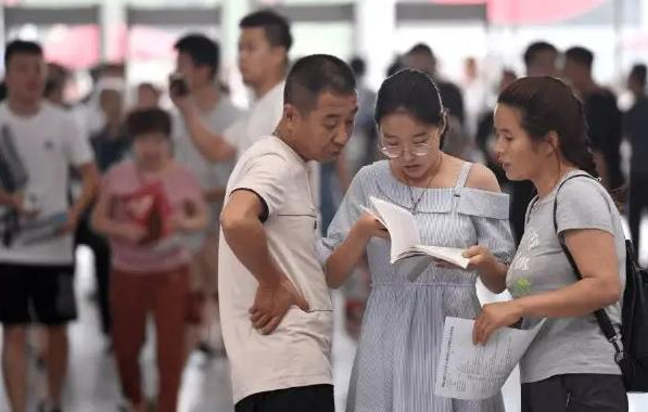 大学报考（选大学要远离家乡）