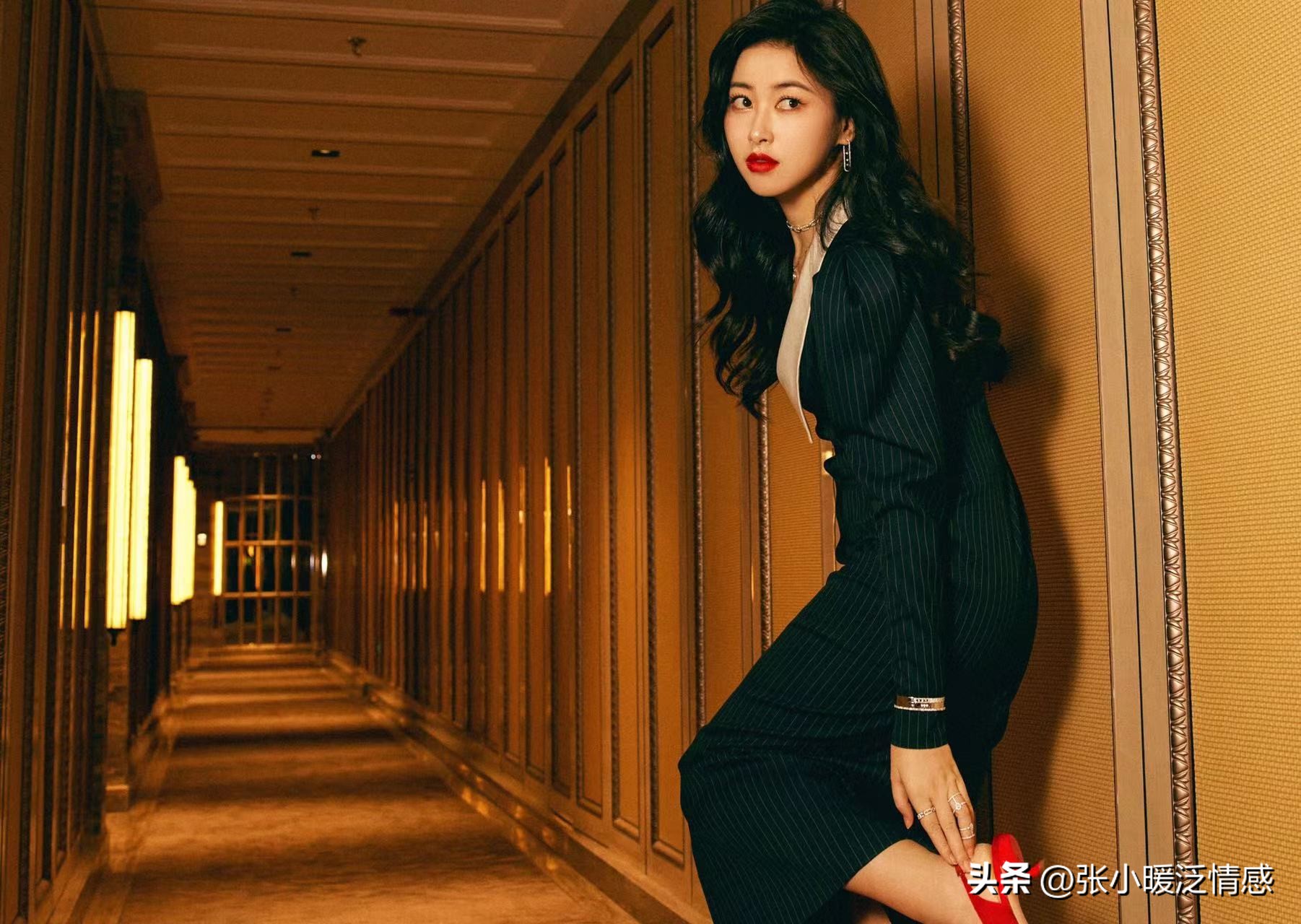 酒窝女神朱珠:拼颜值靠才华,挣脱家世,她才是娱乐圈顶级名流