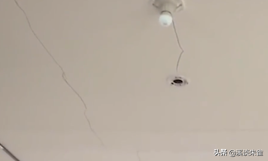 大妈装修砸断承重墙，二十层高楼变危楼，结果一波三折