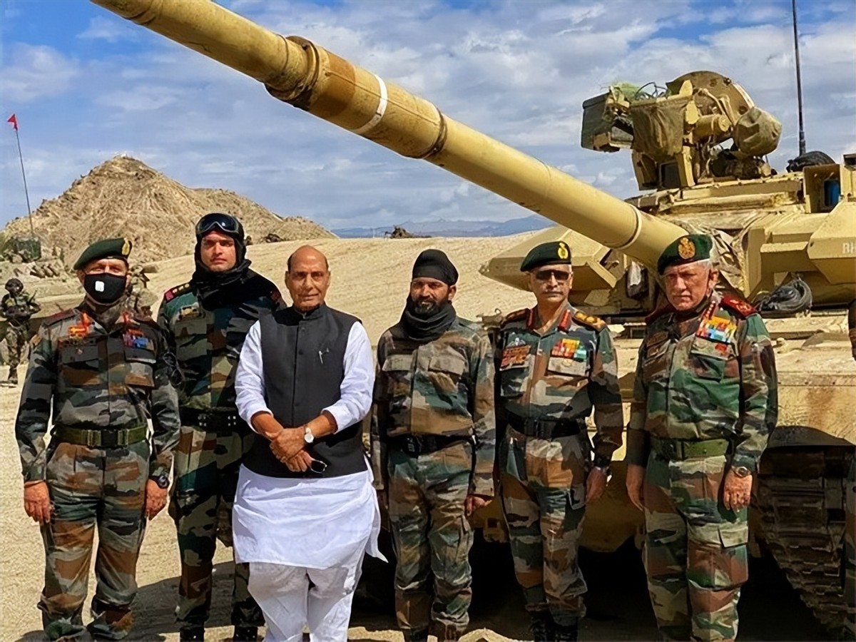 印度陆军司令：出身婆罗门家庭，父亲是空军军官，妻子管军属福利