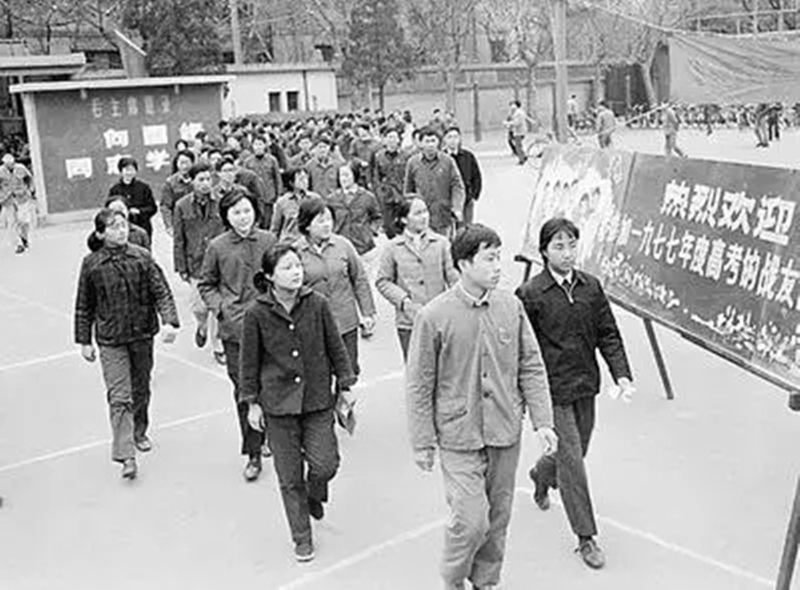 1977年高考恢复之际，邓小平一言拍板，改写了一代知识青年的命运